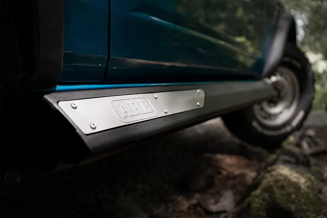 4480020 – ARB USA Rocker Panel Guard, Flat Powder Coated Black Steel With Step